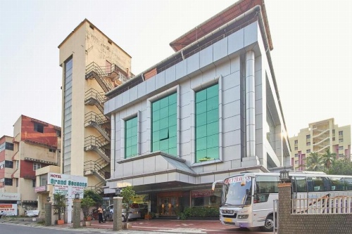 Hotel Grand Seasons image 11