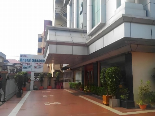Hotel Grand Seasons image 18