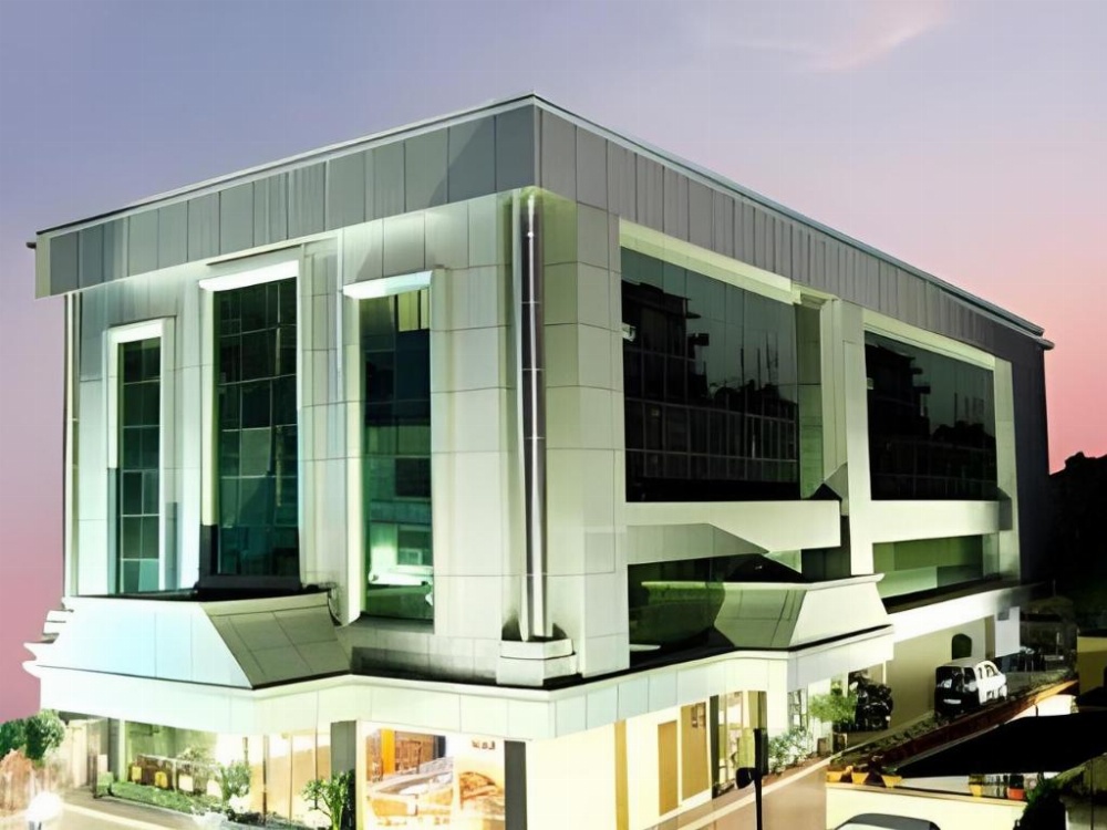 Hotel Grand Seasons Main image