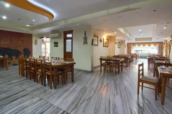 Hotel Grand Seasons 4